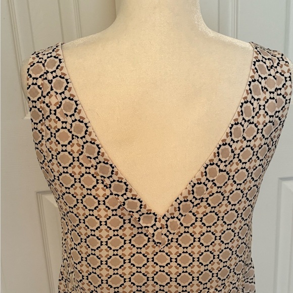 LOFT Pullover V Top in Black and Taupe Size 4 - Picture 3 of 5